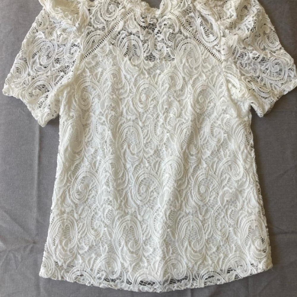 Lace White high neck blouse with short sleeves and ruffle details, size S